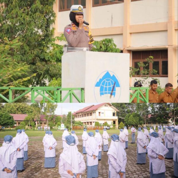 Kasat Lantas Polres Aceh Besar Iptu Hanifah Anas hadir sebagai Pembina Upacara di SMAN 2 Unggul Ali Hasjmy, Indrapuri, Aceh Besar Senin (30/10)