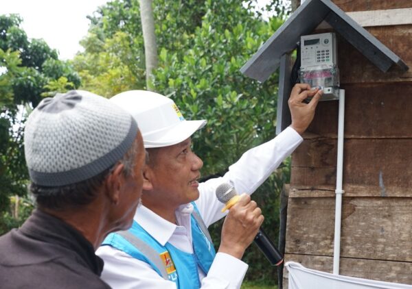PLN sambung listrik gratis untuk 89 keluarga kurang mampu di Aceh