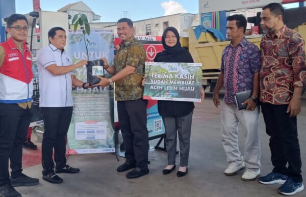 Peluncuran Program Perta Mangrove di SPBU Lamsayeun, Aceh Besar. Turut hadir Kadis LHK Aceh A Hanan dan Ketua Hiswana Migas Aceh Nahrawi Noerdin
