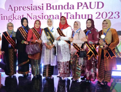 Bunda PAUD Aceh Ayu Candra Febiola Nazuar berhasil meraih penghargaan Bunda PAUD Tingkat Nasional Tahun 2023 yang digelar Kementerian Pendidikan, Kebudayaan, Riset dan Teknologi RI