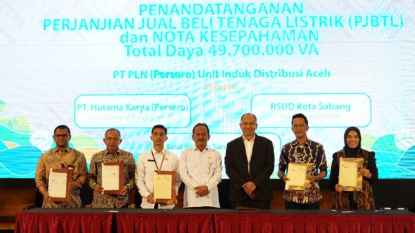 PT PLN menandatangani Perjanjian Jual Beli Tenaga Listrik (PJBTL) dengan sejumlah perusahaan di Aceh dengan total daya 49.700.000 VA, Rabu (15/11). (Foto: Dok. PLN Aceh)
