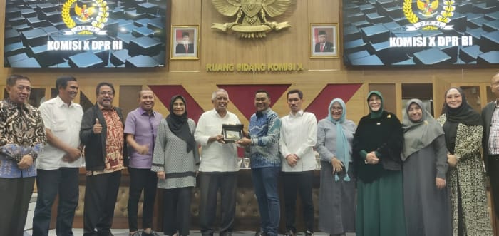Komisi V DPRA dipimpin M Rizal Falevi Kirani bertemu dengan Anggota Komisi X DPR RI di Jakarta pada Rabu (15/11), guna membahas anggaran PON 2024