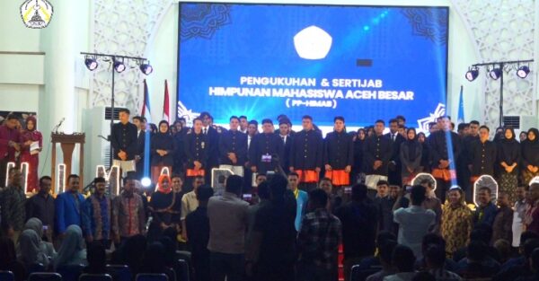 Pengurus Pusat Himpunan Mahasiswa Aceh Besar (HIMAB) Periode 2023-2025 dikukuhkan oleh Sekda Aceh Besar Sulaimi di auditorium Prof Ali Hasjmy UIN Ar Raniry Banda Aceh, Rabu (15/11)