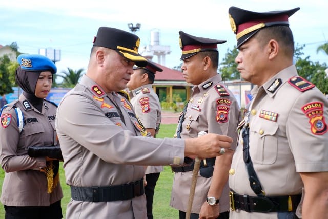 Kapolres Aceh Utara AKBP Deden Heksaputera S memimpin serah terima jabatan Kasat Reskrim, Kasat Resnarkoba dan Kasat Lantas, di Mapolres setempat Kamis (16/11/2023)