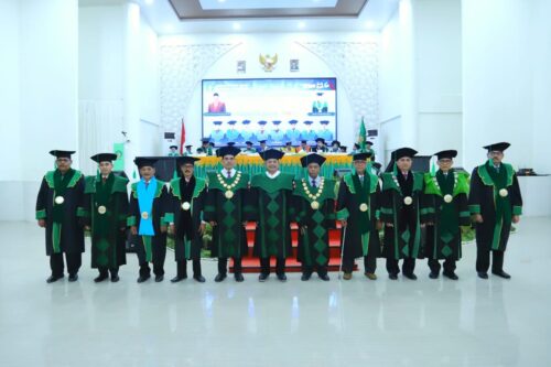 UIN Ar-Raniry mengukuhkan delapan Guru Besar di Auditorium Prof Ali Hasjmy, Darussalam, Banda Aceh, Sabtu (18/11)
