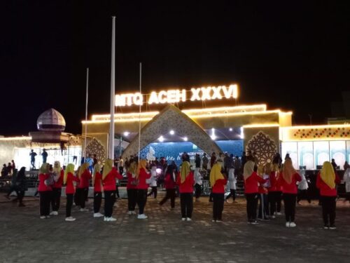 Suasana gladi pembukaan MTQ XXXVI Provinsi Aceh, di Lapangan Pendopo Bupati Simeulue, Sinabang, Kamis malam (23/11)
