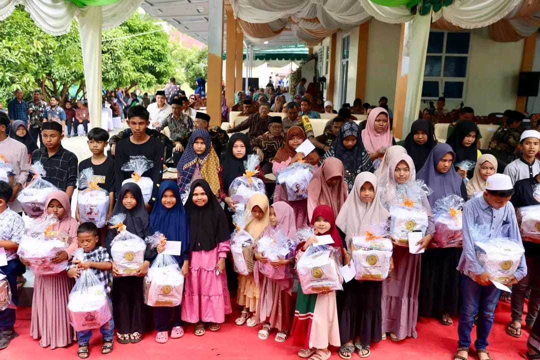 Mahkamah Syar’iyah (MS) Jantho, Aceh Besar menggelar peringatan Maulid Nabi Muhammad SAW dan santunan 100 anak yatim, Kamis (23/11)