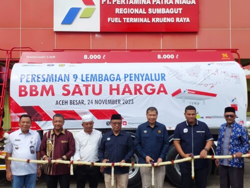 Peresmian sembilan SPBU penyalur BBM subsidi satu harga untuk wilayah Pulau Sumatera di Terminal BBM Krueng Raya, Aceh Besar, Jum'at (24/11). (Foto. Infoaceh.net)