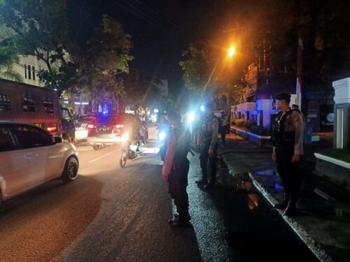 Guna mengantisipasi gangguan kamtibmas jelang Pemilu 2024, personel Polresta Banda Aceh bersama Polsek jajaran melaksanakan patroli berskala besar