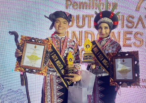 Agam-Inong Aceh Vima Syaddad Alfathan dan Raisya Almadea Irham dinobatkan sebagai Wakil I Duta Wisata Indonesia 2023 atau runner-up pada grand final Pemilihan Duta Wisata Indonesia (PDWI) 2023 di Kendari, Sulawesi Tenggara (Sultra), Senin malam, 27 November 2023