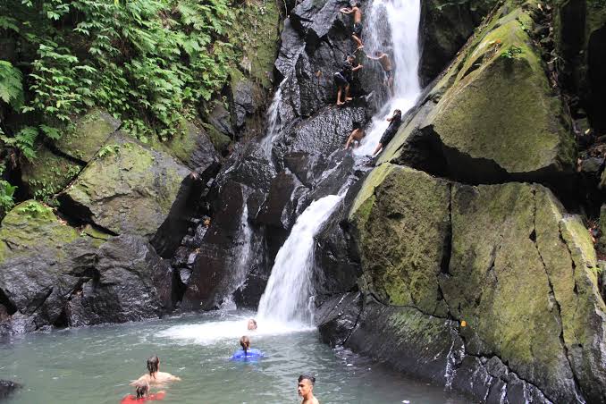Air Terjun Pria Laot Kota Sabang berhasil meraih penghargaan peringkat pertama Anugerah Pesona Indonesia (API) tahun 2023 kategori Surga Tersembunyi