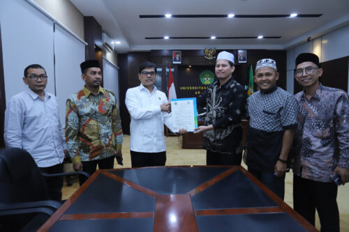 IAI Al-Aziziyah Samalanga Bireuen menjalin kerja sama dengan UIN Ar-Raniry, ditandai dengan penandatanganan MoU di ruang Rektor UIN Ar-Raniry, Senin (30/10)