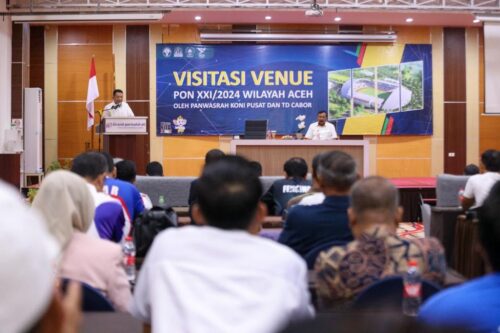 Pj Gubernur Aceh Achmad Marzuki memberikan sambutan pada Visitasi Venue PON XXI/2024 Wilayah Aceh, yang diselenggarakan KONI Aceh, di Hotel Grand Permata Hati Banda Aceh, Jum'at (3/11)