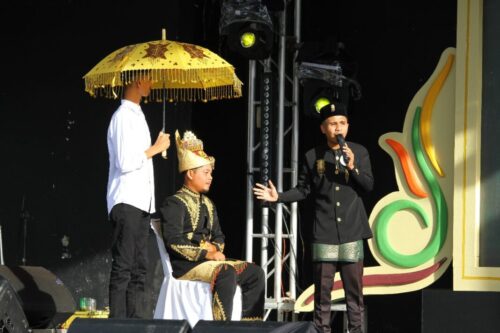 Lomba Seumapa PKA-8 digelar di Taman Seni Budaya, Banda Aceh, 7-8 November 2023. Tema lomba Seumapa tentang perkawinan dalam Seumapa ini terdapat pesan-pesan moral, bagaimana menghormati tamu, menghormati sesama pasangan mempelai