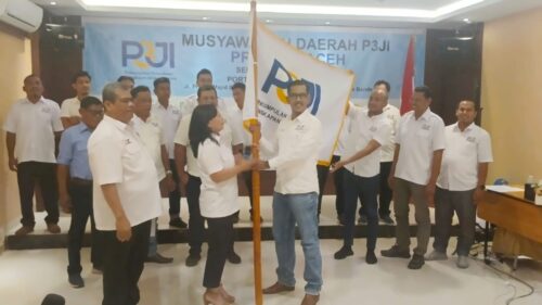 Ketua Umum DPN Perkumpulan Perusahaan Perlengkapan Jalan Indonesia (P3JI) Annie Sri Cahyani melantik Safrizal M Nur sebagai Ketua DPP P3JI Provinsi Aceh periode 2023-2028, Selasa (21/11)