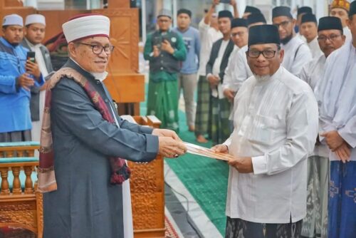 Ulama kharismatik Aceh Tgk Syeikh H Hasanul Bashri HG atau Abu Mudi melantik pengurus Majelis Pengajian Tastafi Pusat periode 2023-2028 di Masjid Raya Baiturrahman Banda Aceh pada Jum'at malam (24/11)