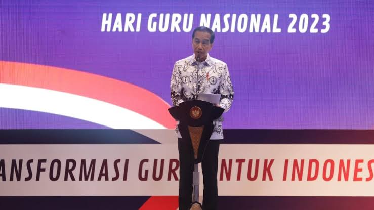 Presiden Jokowi menghadiri acara HUT PGRI dan Hari Guru Nasional 2023 di Indonesia Arena Senayan, Jakarta Pusat, Sabtu (25/11)