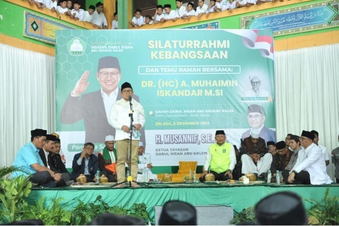 Calon Wakil Presiden nomor urut 1 Muhaimin Iskandar (Cak Imin) saat bersilaturahmi di Dayah Darul Ihsan Abu Hasan Krueng Kalee, Darussalam, Aceh Besar, Selasa (5/12)