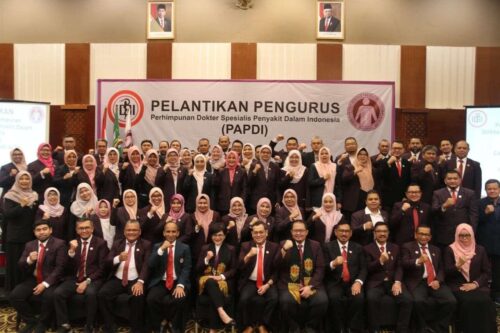 Pengurus Perhimpunan Dokter Spesialis Penyakit Dalam Indonesia (PAPDI) Cabang Aceh Periode 2022-2025 dilantik di Hotel Hermes Palace Hotel Banda Aceh, Ahad (10/12)