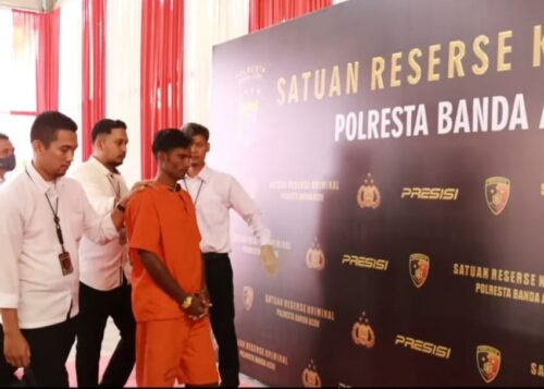 Polresta Banda Aceh menetapkan satu warga Rohingya Muhammed Amin (35) yang mendarat di Aceh Besar sebagai tersangka penyelundup manusia