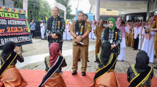 Pj Bupati Aceh Besar Muhammad Iswanto menyambut tim Survei Reakreditasi RSUD Aceh Besar di Indrapuri, Senin (18/12)