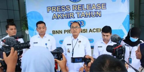 Kepala BNNP Aceh Brigjen Pol Rudy Ahmad Sudrajat saat konferensi pers akhir tahun, di halaman Kantor BNNP Aceh, Kamis (21/12)