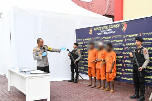 Polres Aceh Timur menetapkan 3 warga Rohingya sebagai tersangka kasus penyuludupan imigran gelap ke Indonesia, Jum'at (22/12). (Foto: Dok. Polres Aceh Timur)