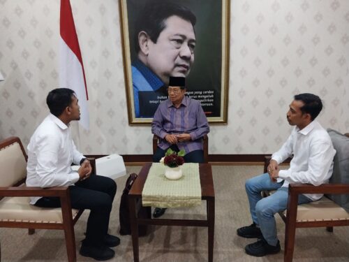 Tim penulis buku dua dekade Tsunami dan Perdamaian Aceh bertemu dan berdiskusi dengan Presiden RI ke-6 Susilo Bambang Yudhoyono di Hotel Hermes Palace Banda Aceh, Selasa (26/12)