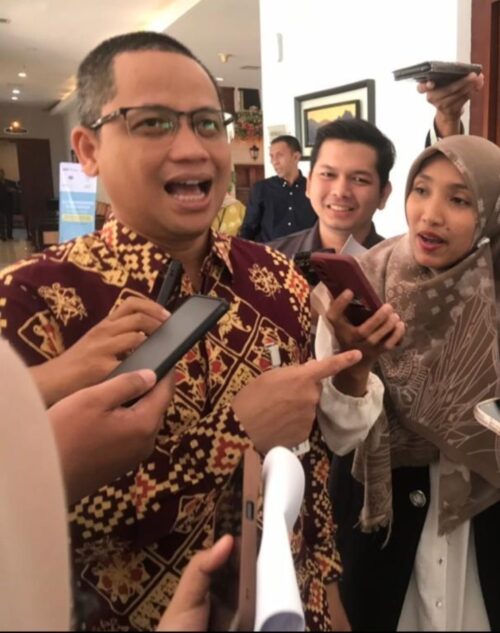 Regional CEO BSI Aceh Wisnu Sunandar dihadirkan sebagai salah seorang narasumber, memberikan keterangan kepada wartawan pada sesi wawancara cegat pada hari pertama Uji Kompetensi Wartawan (UKW) PWI Aceh di Hermes Palace Hotel, Banda Aceh, Kamis, 28 Desember 2023