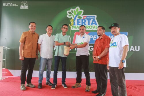 Peluncuran penanaman 10 ribu bibir mangrove oleh Pertamina Sales Area Aceh lewat program PertaMangrove di kawasan Pelabuhan Lampulo Banda Aceh, Sabtu (30/12)