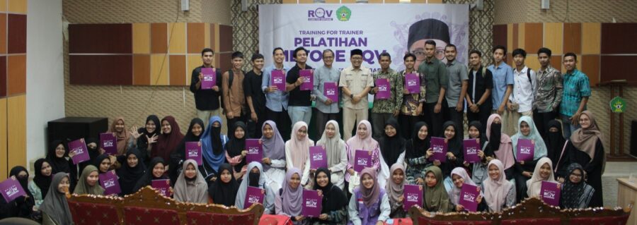 Pengurus Rumah Quran Violet (RQV) bekerja sama dengan Prodi Sejarah dan Kebudayaan Islam (SKI) Fakultas Adab dan Humaniora (FAH) UIN Ar-Raniry menyelenggarakan ToT bagi mahasiswa untuk menjadi penghafal Alquran, Kamis (21/12)