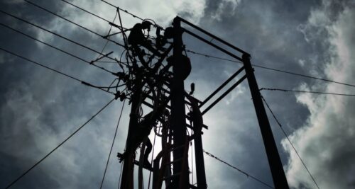 Petugas PLN terus melakukan pemulihan gangguan kelistrikan di Aceh