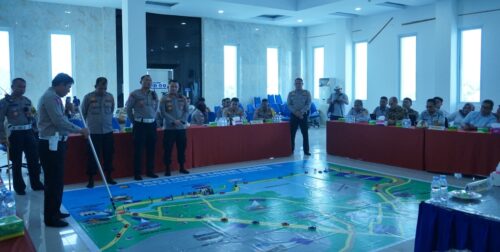 Ditlantas Polda Aceh bersama stakeholder melaksanakan tactical floor game (TFG) atau simulasi rencana pengamanan untuk antisipasi lonjakan wisatawan jelang tahun baru 2024