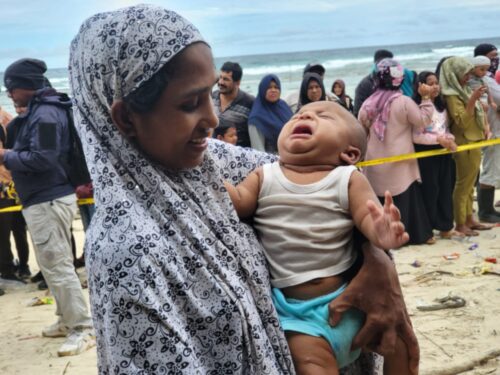Ratusan pengungsi Rohingya kembali mendarat di pantai Desa Ie Meulee Kecamatan Sukajaya Kota Sabang, Sabtu (2/12).