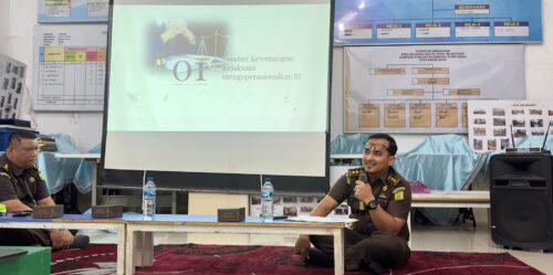 Kejari Banda Aceh melaksanakan sosialisasi pengelolaan Dana Desa di aula Kantor Keuchik Gampong Pineung Kecamatan Syiah Kuala, Banda Aceh, Selasa (5/12)