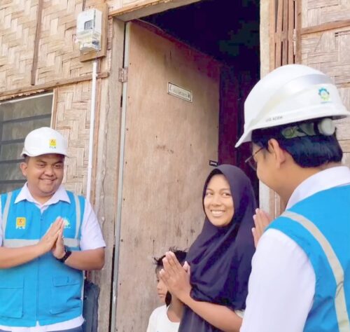 Julia, warga kurang mampu di Desa Pasiran Kota Bawah Timur, Kecamatan Sukakarya, Kota Sabang dipilih sebagai penerima manfaat program sambungan listrik gratis dari PLN