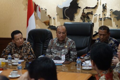 Pj Gubernur Aceh Achmad Marzuki dan Ketua DPRA Zulfadli saat menghadiri rapat fasilitasi pembahasan Rancangan APBA 2024 di Kemendagri, Jakarta, Jum'at (8/12)