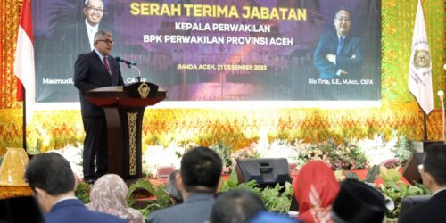 Sekda Aceh Bustami Hamzah menghadiri Sertijab Kepala BPK RI Perwakilan Aceh dari Masmudi kepada Rio Tirta di Gedung BPK RI Perwakilan Aceh, Banda Aceh, Kamis (21/12)