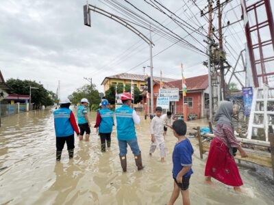 Petugas PLN bergerak cepat melakukan pemulihan listrik akibat banjir yang melanda Kabupaten Aceh Utara dan Lhokseumawe pada 25 - 26 Desember 2023