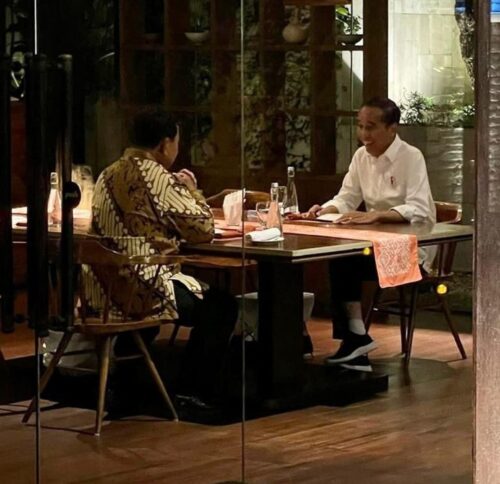 Menhan Prabowo Subianto dan Presiden Jokowi makan malam bersama di sebuah restoran di kawasan Jakarta Pusat