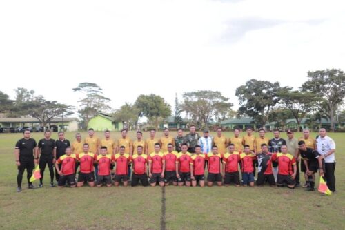 Tim sepakbola eksekutif Pemkab Aceh Besar yang dipimpin langsung Pj Bupati Muhammad Iswanto, dan skuad Eksekutif Yon Raider 112/DJ lewat tim Beruang FC