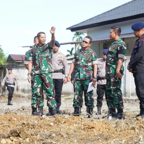 Pangdam IM Mayjen TNI Novi Helmy Prasetya meninjau kesiapan hilirisasi industri produk jagung di Desa Ujung Fatihah, Kecamatan Kuala, Nagan Raya