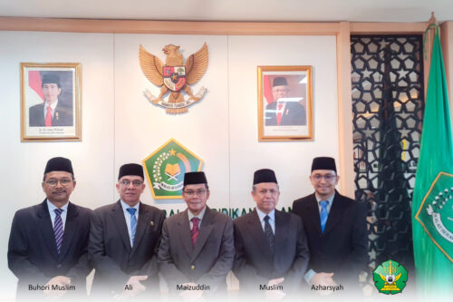 UIN Ar-Raniry Banda Aceh kembali menambah guru besar, setelah Menteri Agama Yaqut Cholil Qoumas menetapkan pengangkatan 5 dosen kampus tersebut dalam jabatan fungsional dosen jenjang Guru Besar