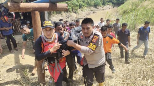 Muhammad Ali Ramadhan, bocah 9 tahun ditemukan meninggal dunia di aliran sungai Krueng Keureuto, Gampong Punti Kecamatan Tanah Luas, Aceh Utara, Ahad siang (21/1)
