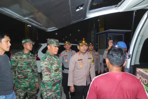 Aparat TNI-Polri di Lhokseumawe menggelar patroli dan razia skala besar guna mengantisipasi gangguan ketertiban dan masyarakat, Sabtu malam (27/1)