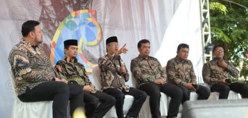 Asisten Administrasi Umum Setda Aceh Dr Iskandar AP SSos MSi didampingi pejabat Pemerintah Aceh memberi sambutan sekaligus membuka Parade of Art, Science and Religion (PASCAL) XII SMA Negeri 10 Fajar Harapan Banda Aceh, Kamis (18/1/2024)