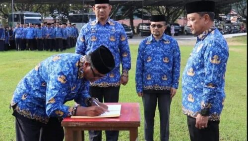 Pemkab Aceh Tengah menjatuhkan sanksi moral ASN melanggar netralitas dalam apel bersama di Lapangan Setdakab Aceh Tengah Jum'at (5/1/2024)