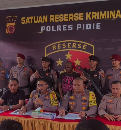 Satreskrim Polres Pidie berhasil menangkap M (37), pelaku pembunuhan istrinya, Ayu Sri Wahyuni Ningsih (35). Jenazah korban dibungkus dalam karung dan dikuburkan dalam kamar rumah di Desa Pulo Lhoih, Kecamatan Titeue, Pidie
