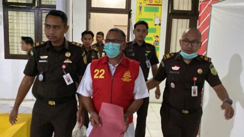 Tim Penyidik Pidsus Kejari Aceh Besar, pada Rabu (24/1), menahan tersangka korupsi pengelolaan retribusi Pasar Lambaro dan Keutapang Tahun 2020-2021 di Rutan Kelas IIB Jantho