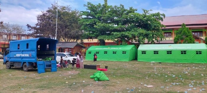 Tenda darurat untuk aktivitas belajar sementara santri pasca kebakaran Dayah Babul Maghfirah Cot Keu'eung Kecamatan Kuta Baro, Aceh Besar